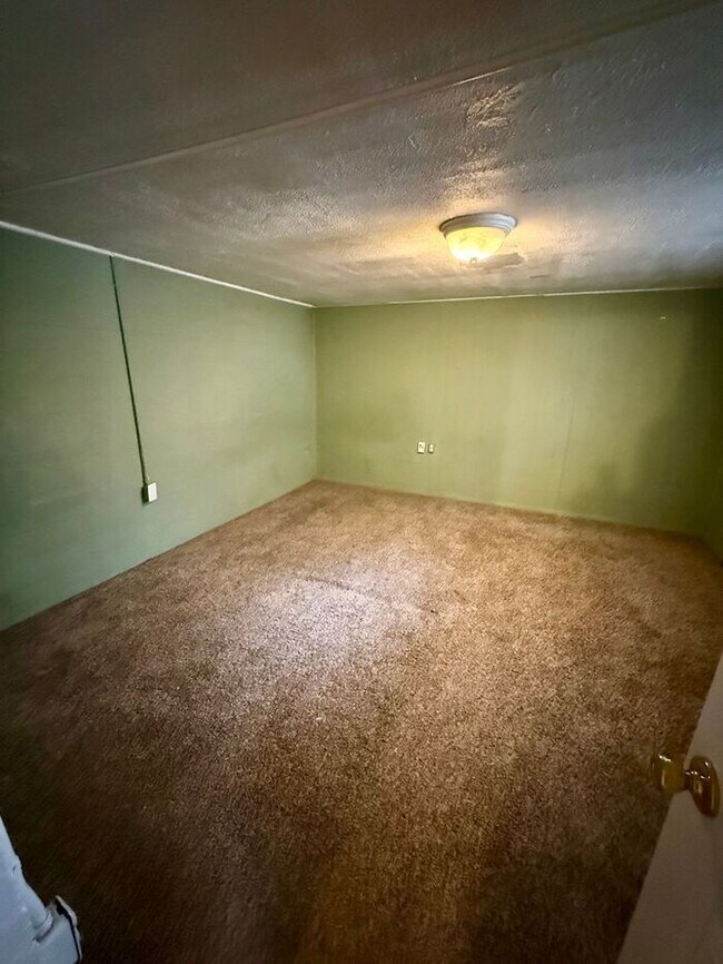 Building Photo - 1/2 Off First Months Rent! 3 Bed + 2 bonus rooms in basement, 2 Bath Home NEAR CSU! Flexible leas...
