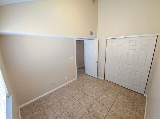 Building Photo - 10493 Kirkland St