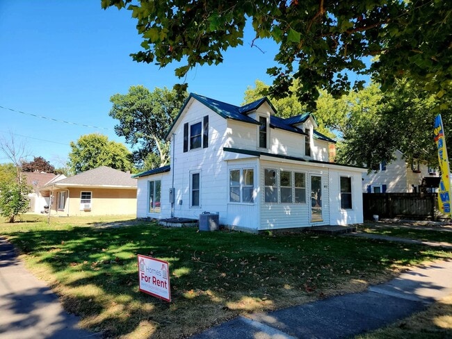 Building Photo - 612 6th St SW