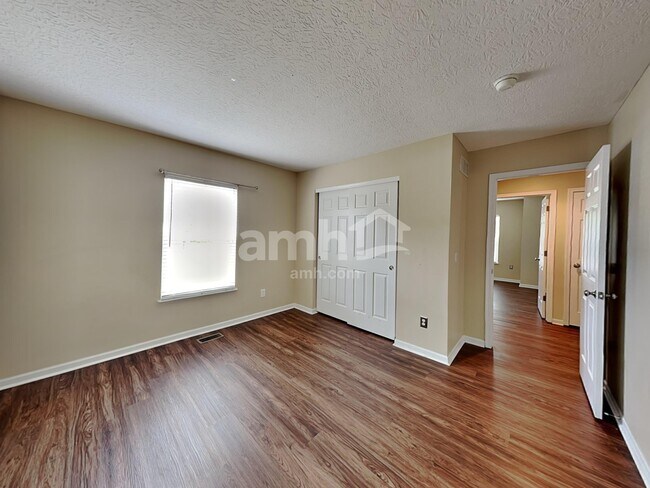 Building Photo - 211 Cherrytree Ln