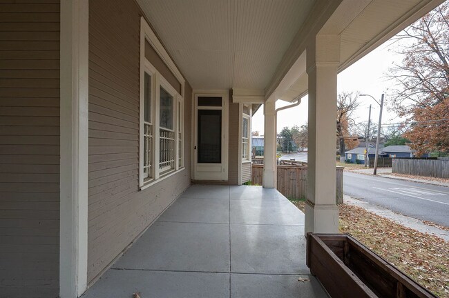 Building Photo - 1347 Harbert Ave