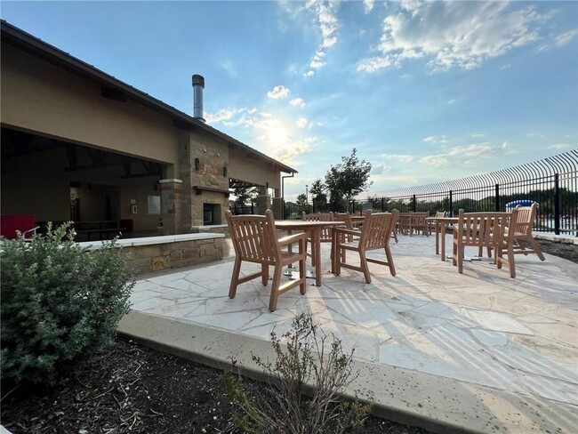 Building Photo - 20000 Price Daniel Dr