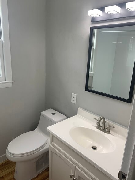 Bathroom - 1662 N Cass St