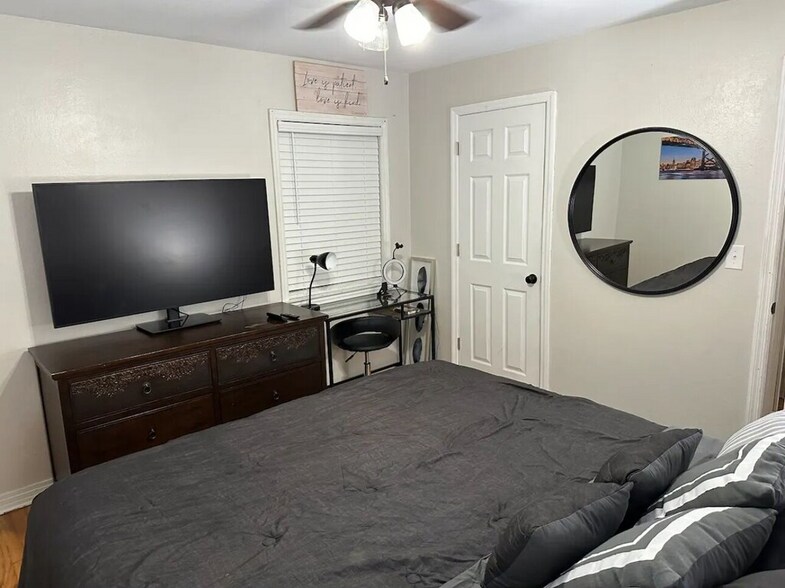 Building Photo - 2116 W Dellview Dr