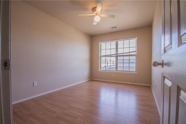 Building Photo - 3402 SW Morningstar Rd