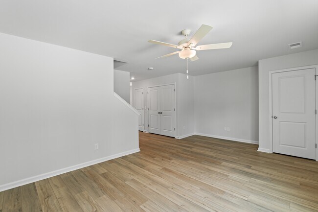 Building Photo - 815 Coburg Ln