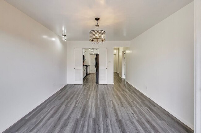 Building Photo - Large Foggy Bottom Beauty - 1+Den + 1 FB