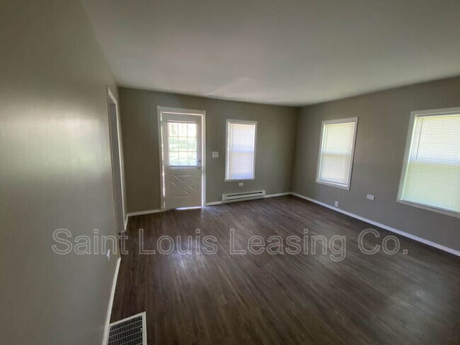 Building Photo - 3745 Dixie Dr