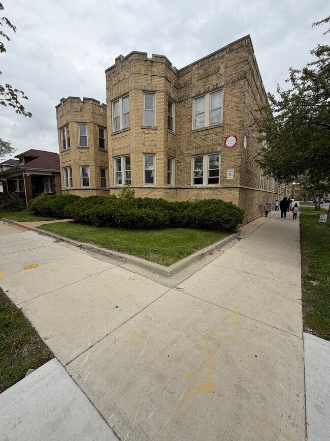 Building Photo - 6559 S Mozart St