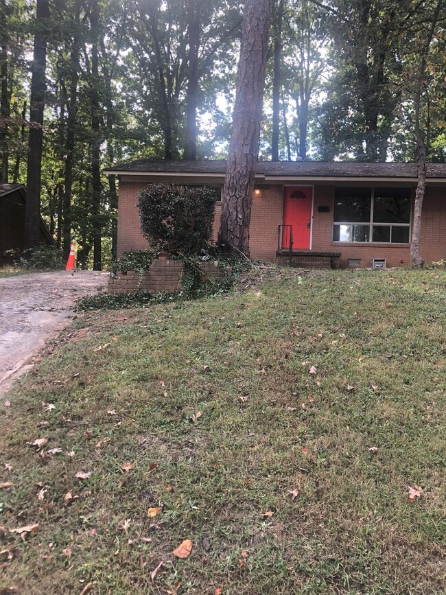 Building Photo - 622 Camrose Dr