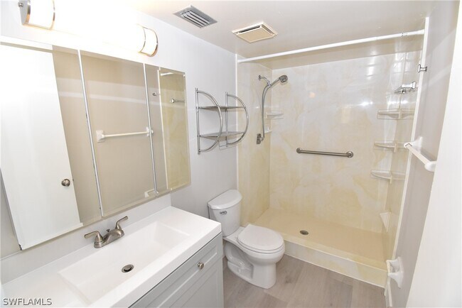 Building Photo - 5667 Rattlesnake Hammock Rd