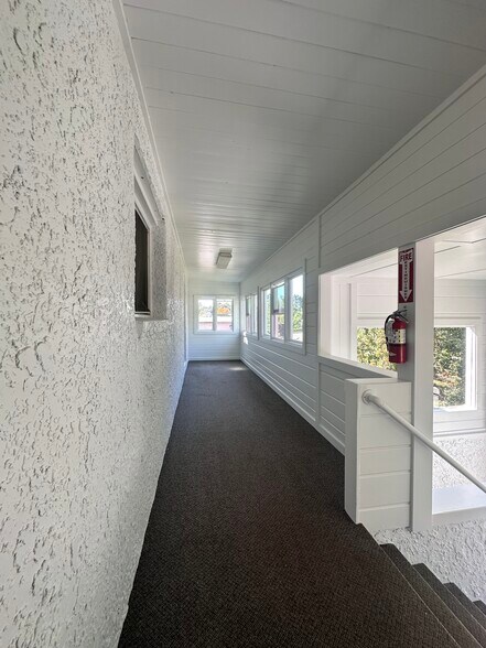 Building Photo - 131 Elm St