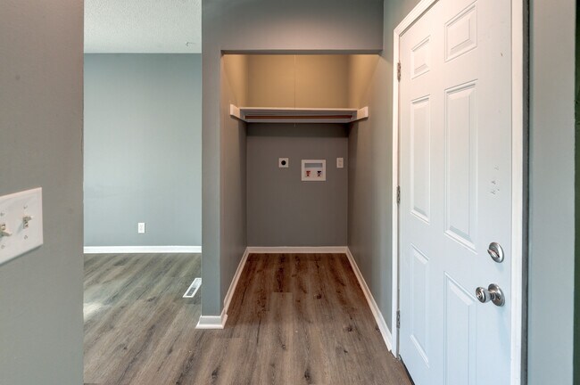 Building Photo - 9115 Nieman Rd