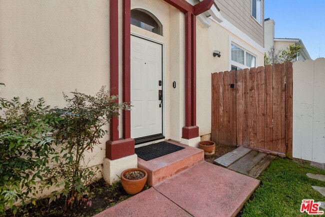Building Photo - 2020 Penmar Ave