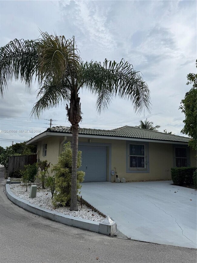 Building Photo - 1340 SW 122nd Way