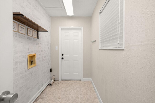 Building Photo - 4490 FL-87
