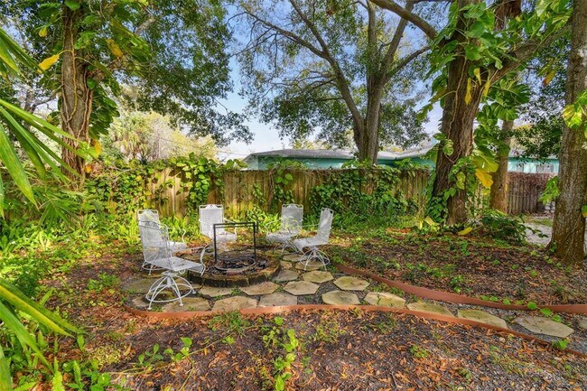 Building Photo - 145 24th Ave SE