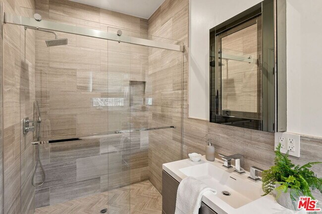 Building Photo - 280 Homewood Rd