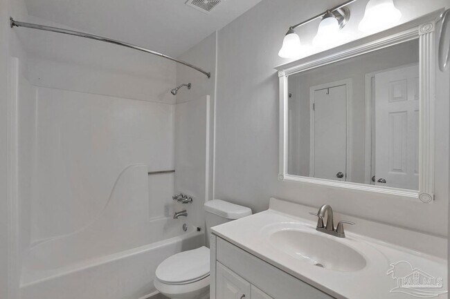 Building Photo - 10601 Silver Creek Dr