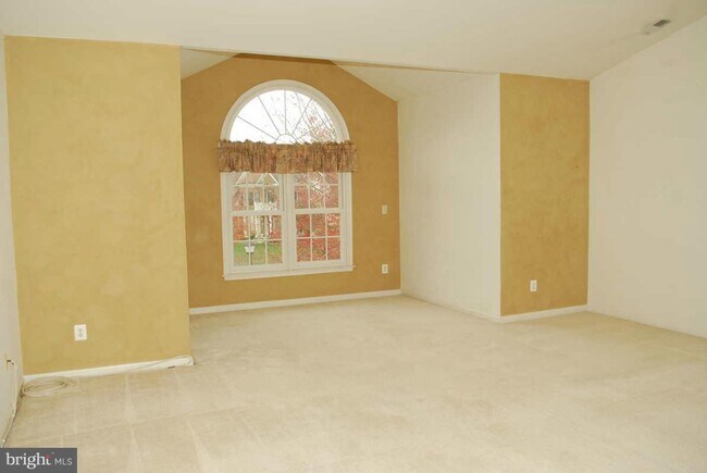 Building Photo - A rare opportunity to experience spacious, sophisticated living in a premier location.