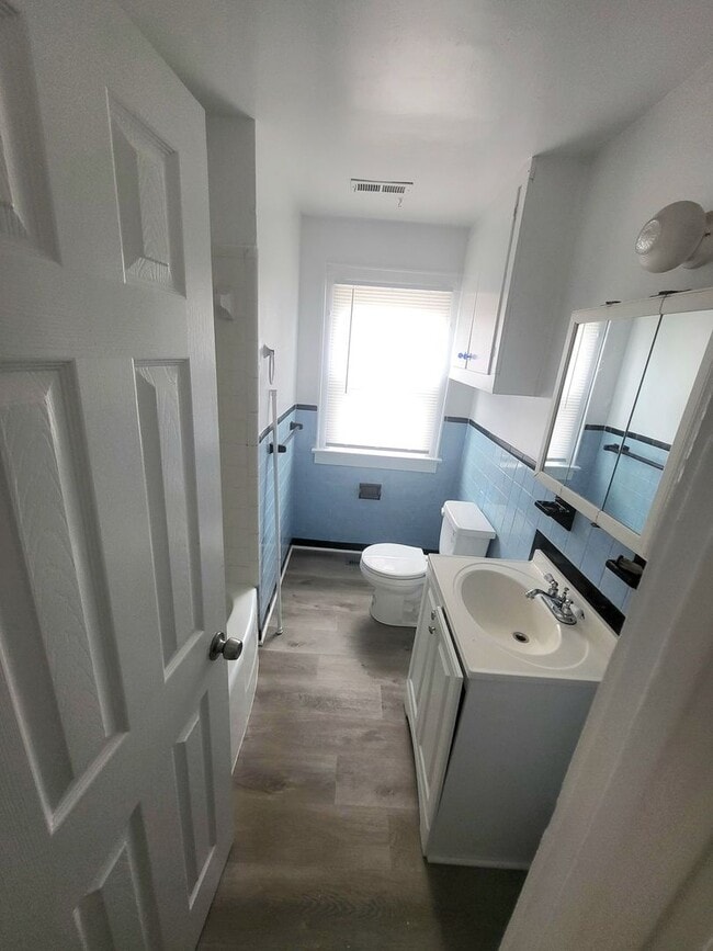 Building Photo - Large 2 BDRM 1 BA single family home across from the Beach!