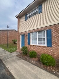 Building Photo - 105 Hickory Ln