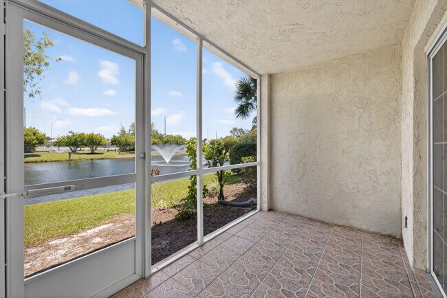 Building Photo - 1650 SE Green Acres Cir