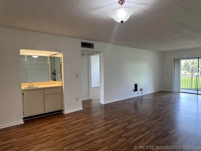 Building Photo - 16171 Blatt Blvd