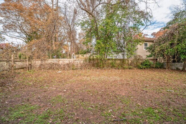 Building Photo - 927 Byron Dr SW