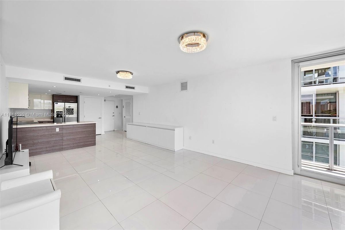 Building Photo - 9901 E Bay Harbor Dr