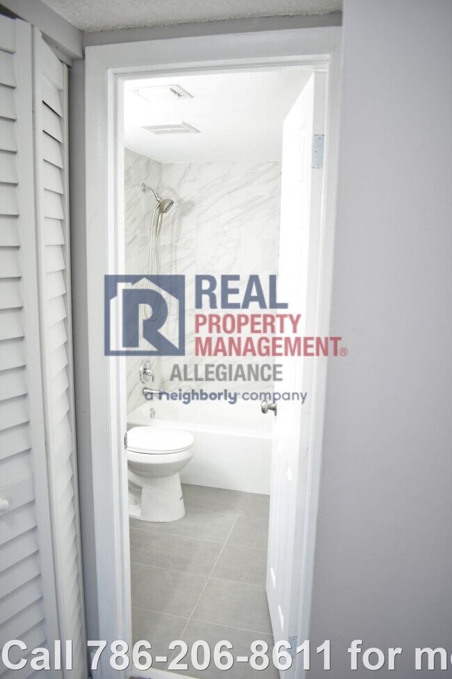 Building Photo - Modern Charm: Newly Renovated 2 Bed 2 Bath...