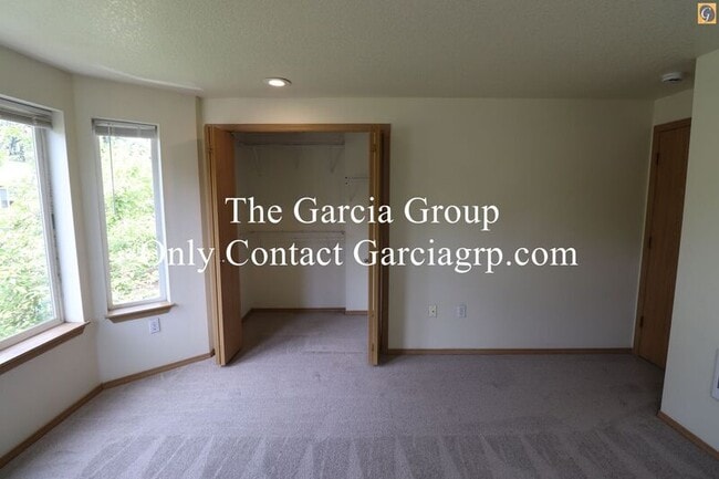 Building Photo - 4898 SW 150th Pl