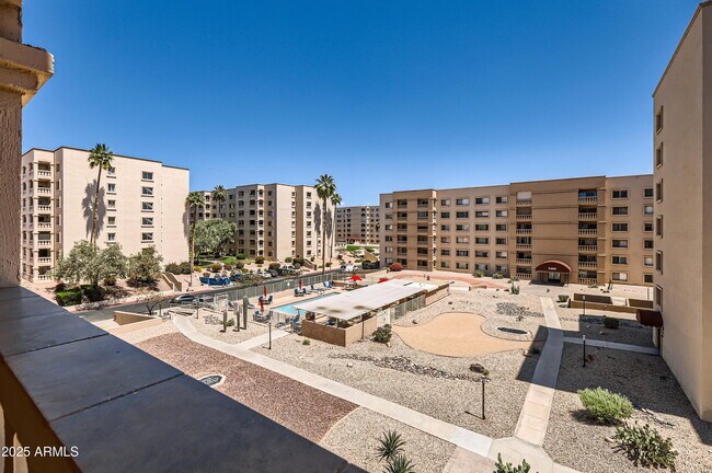 Building Photo - 7920 E Camelback Rd