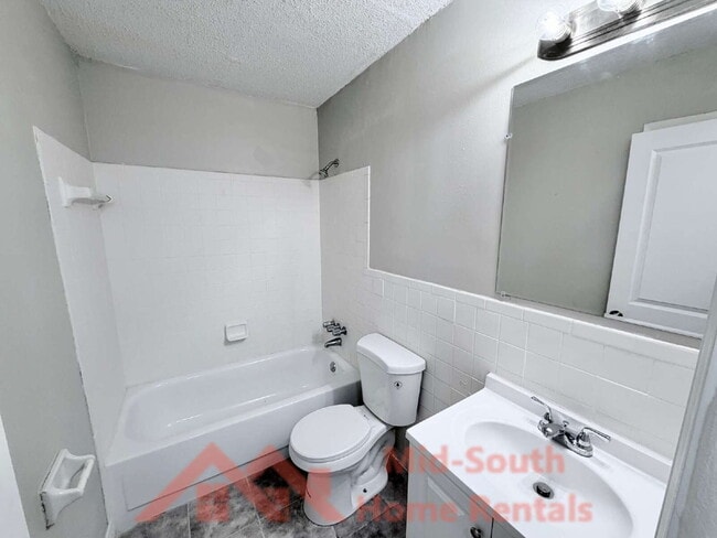 Building Photo - 139 N Claybrook St