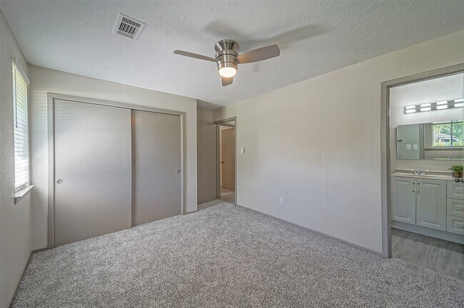 Building Photo - 407 Stratmore Dr