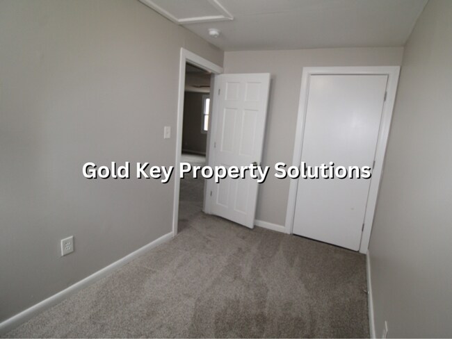 Building Photo - 3 BR 1 BA House with Back Deck and TWO Bonus Rooms! NO CATS (NO SECTION 8)