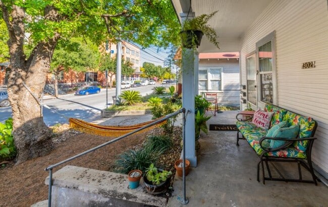 Building Photo - 302 E Cevallos St