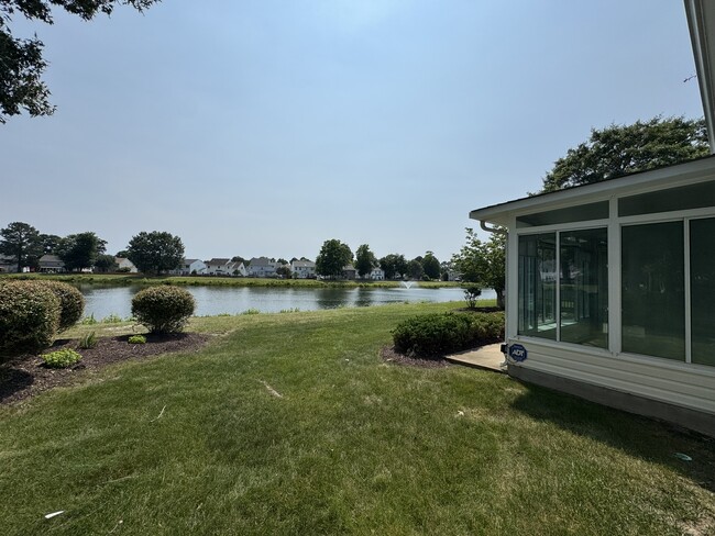 Building Photo - 920 Hanson Dr