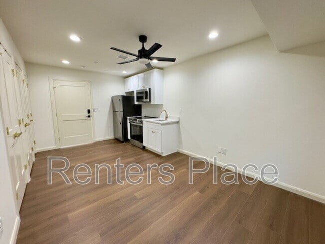 Building Photo - 1140 S Quincy Ave