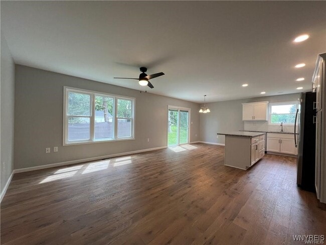 Building Photo - 1589 Center Rd