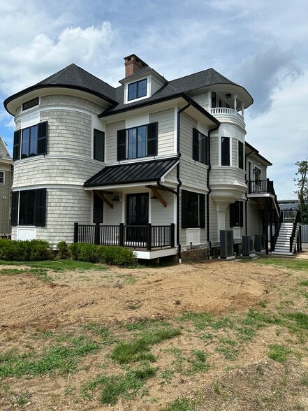 Building Photo - 60 Maple Ave