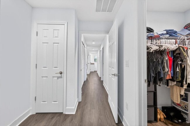 Building Photo - 115 E Broad St