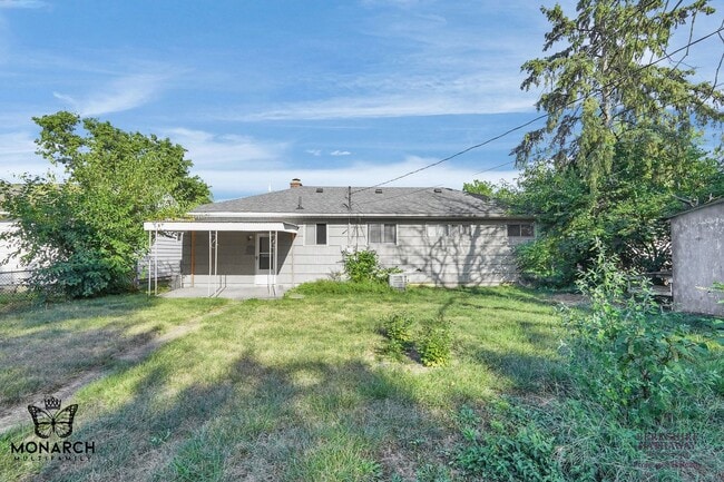Building Photo - 3 Bedroom Home For Rent