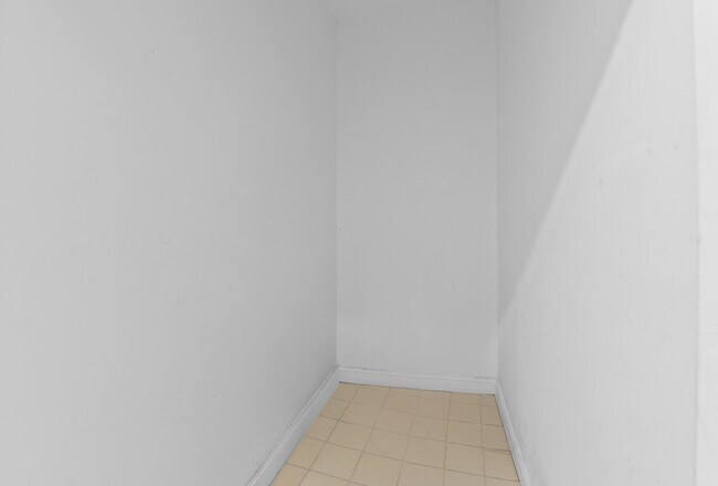 Building Photo - 85 Broadway