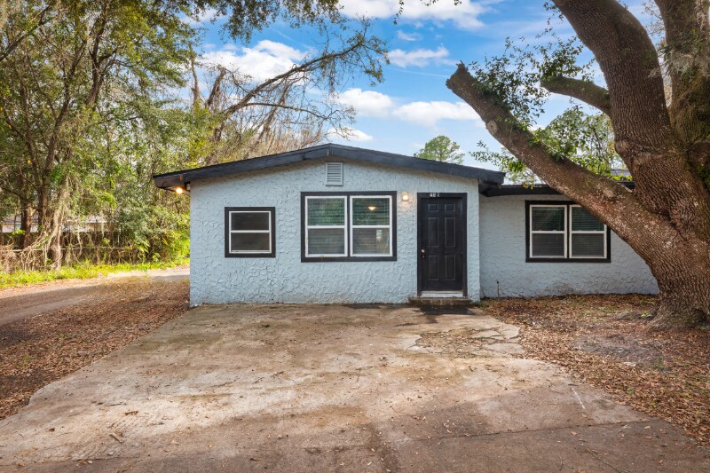 Primary Photo - 304 Bernard Rd