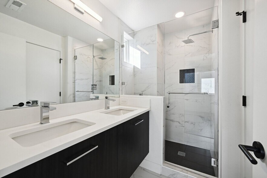 Building Photo - 2836 W 25th Ave