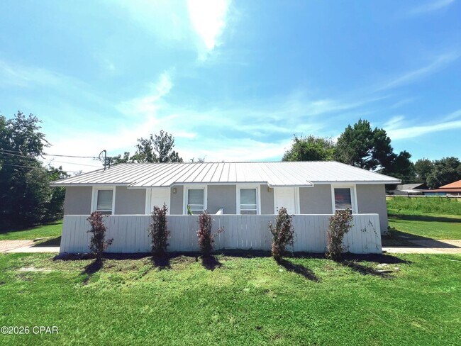 Building Photo - 3039 Headland Ave