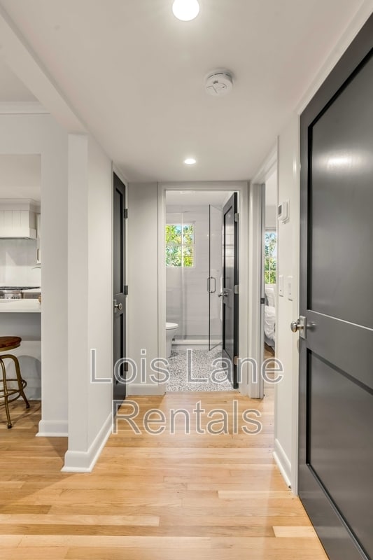 Building Photo - 7 Logan St