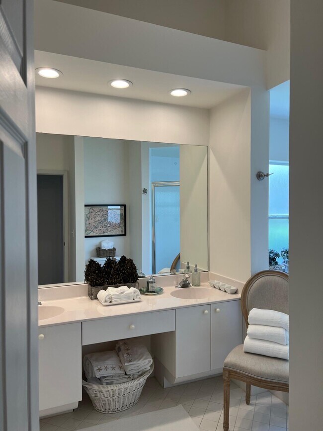 Building Photo - 17275 Ventana Dr