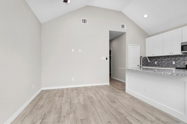 Building Photo - 16706 E Hammon
